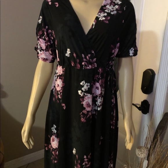 New woman’s Torrid dress - Picture 3 of 6